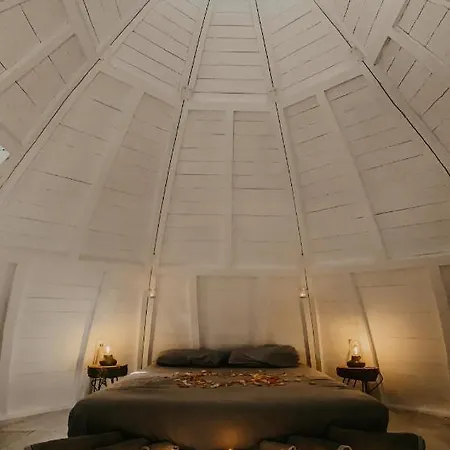 Luxe tent Glamping The Teepee