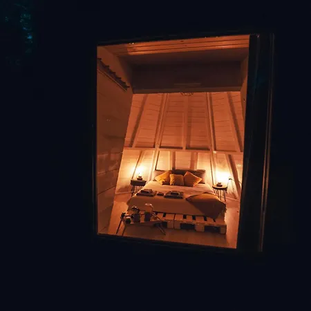 Campo de lujo Glamping The Teepee Mombeltrán